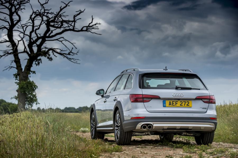  Audi A4 Allroad 3.0 TDI Quattro (B9) 2016 года  (UK) (фото 18 из 33)